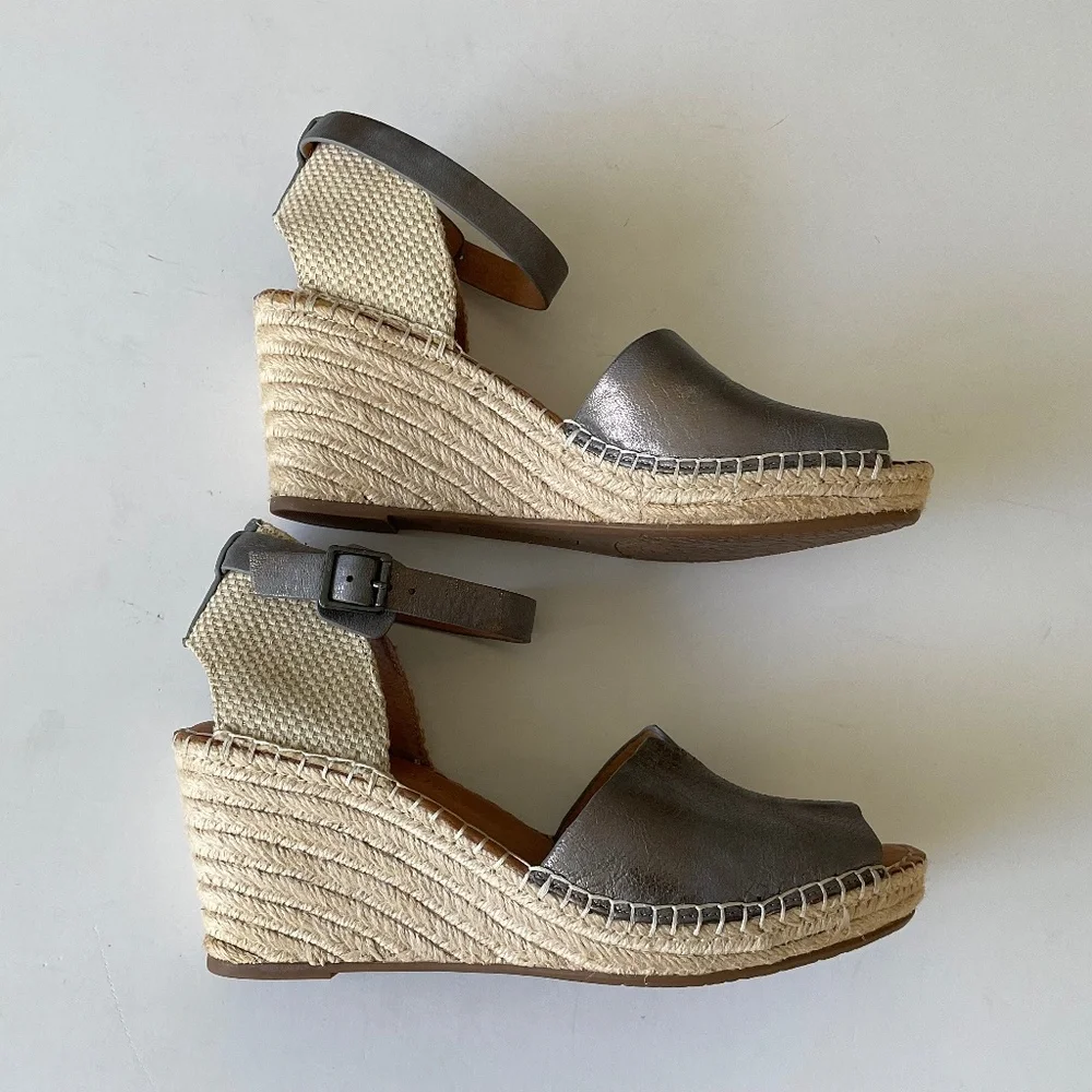 GENTLE SOULS Charli Wedge Sandals Size 10 NEW